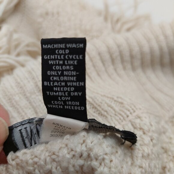 Poncho Cream Size Large / XL Wool Blend Sweater Fringe Boho Inc International - Picture 6 of 6